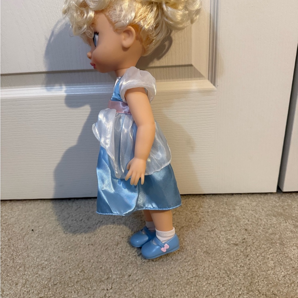 Disney Animators’ Collection Cinderella Doll - Picture 3 of 4